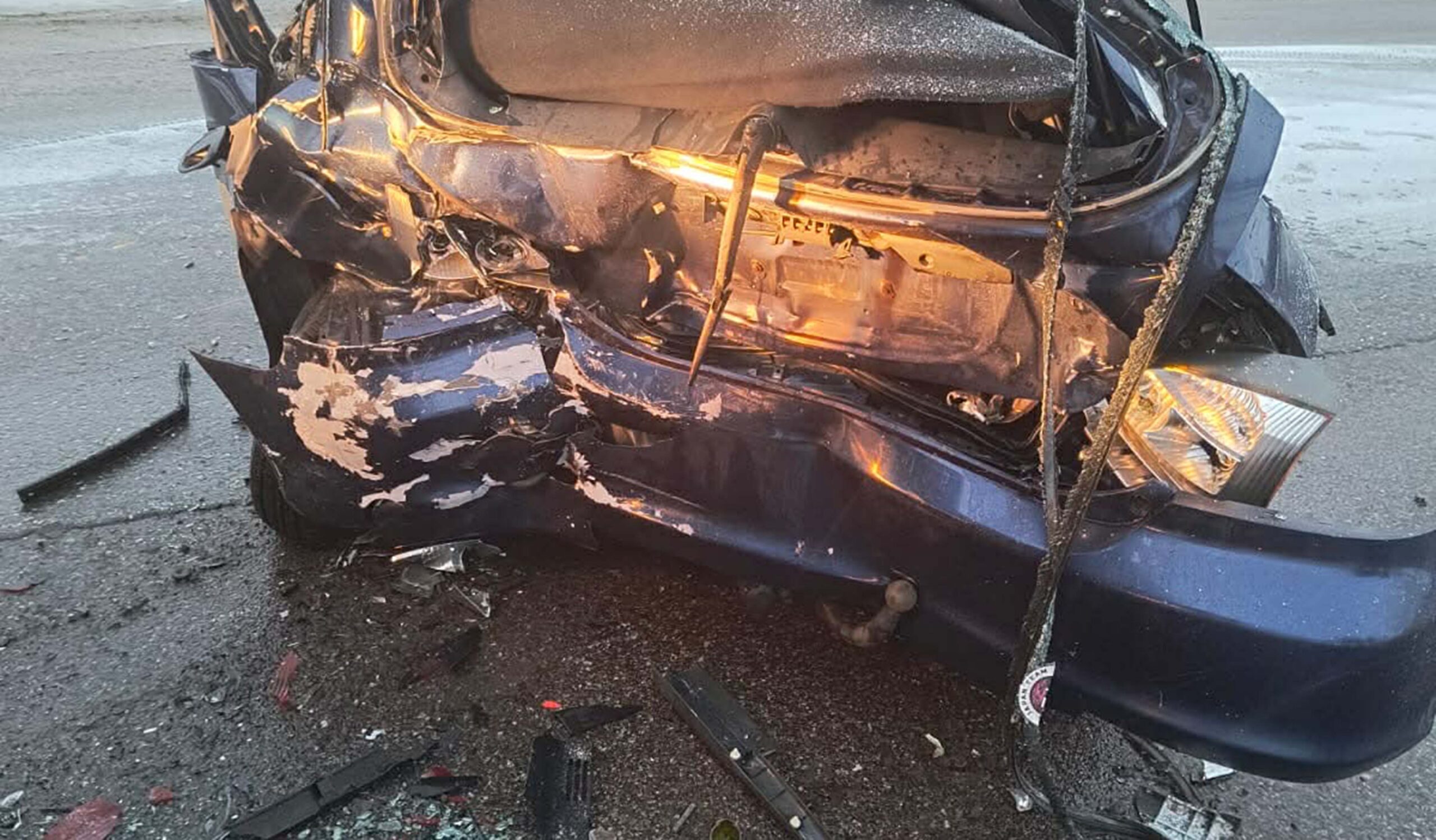 Groźnie na drodze pod Przasnyszem. Honda na przeciwnym pasie zderzyła się z TIR-em