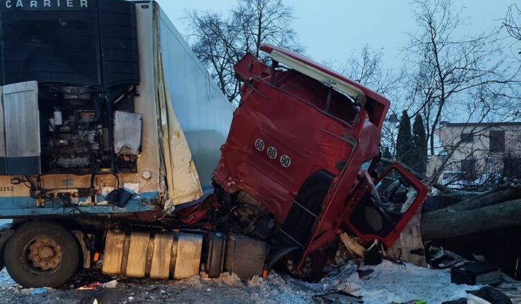 Wypadek ciężarówki na DK63. Ranny 32-latek