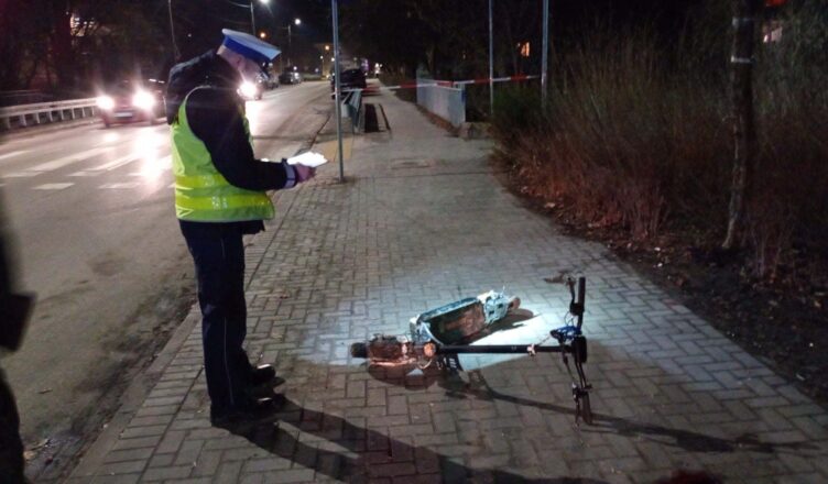 17-latek który na hulajnodze elektrycznej uderzył w znak drogowy trafił do szpitala