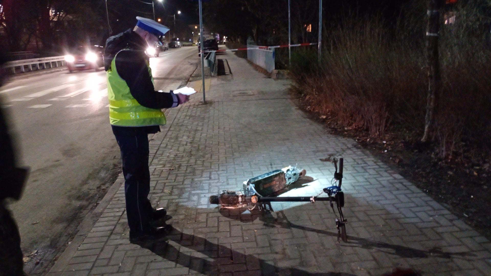 17-latek który na hulajnodze elektrycznej uderzył w znak drogowy trafił do szpitala