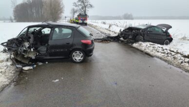 Tragiczny weekend na mazowieckich drogach. Zginęły dwie osoby, 13 zostało rannych