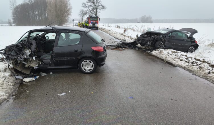 Tragiczny wypadek drogowy w Żochach. Czołowe zderzenie dwóch aut – jedna osoba nie żyje