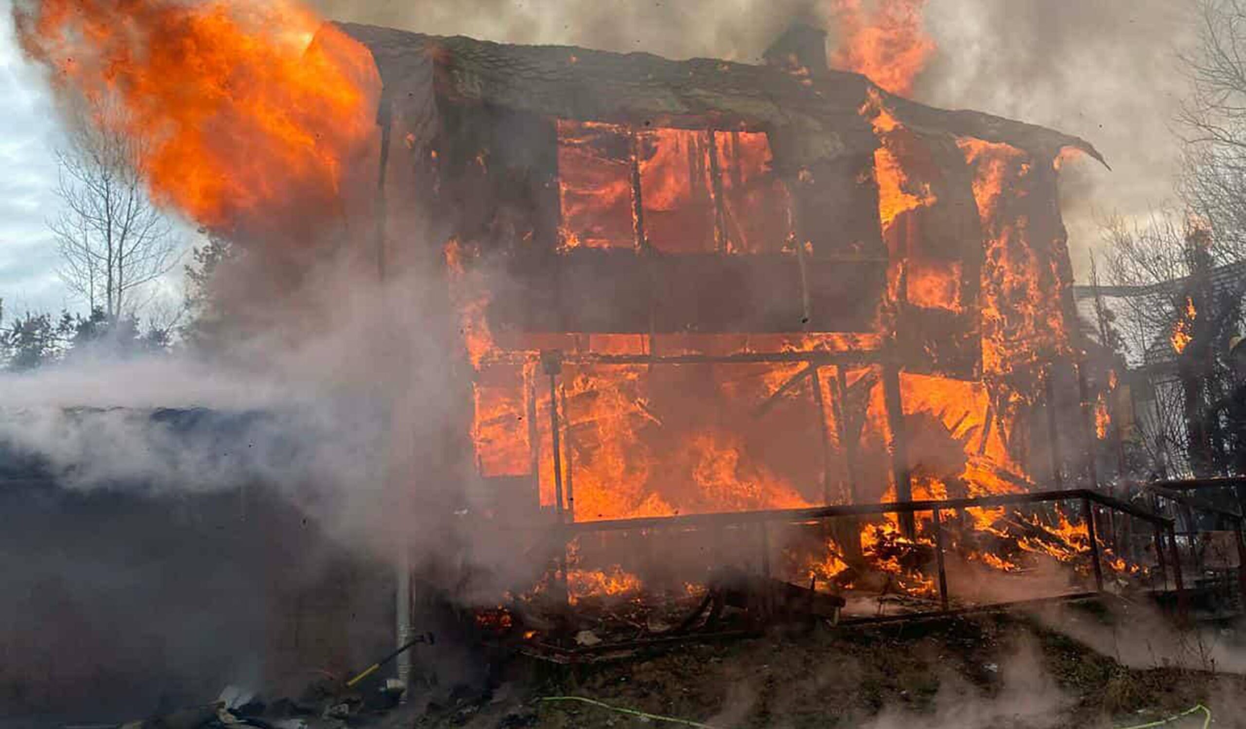 Dom stanął w płomieniach. Żywioł pochłonął cały obiekt