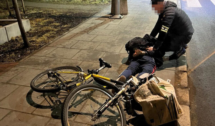 Kryminalni z Pragi Północ zatrzymali włamywacza multirecydywistę - sąd tymczasowo go aresztował