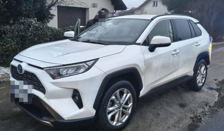 "Kobra" odzyskała dwie kradzione, zalegalizowane Toyoty Rav4