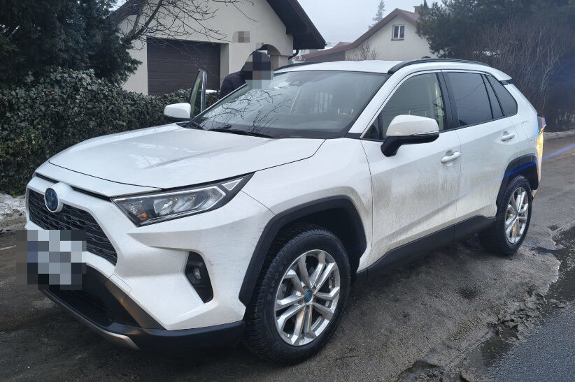 "Kobra" odzyskała dwie kradzione, zalegalizowane Toyoty Rav4