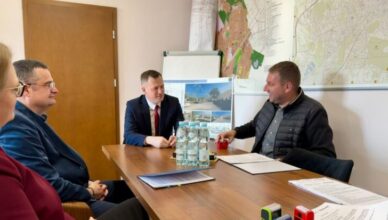 Umowa podpisana. Przy ul. Przyjacielskiej w Kobyłce powstanie boisko wielofunkcyjne