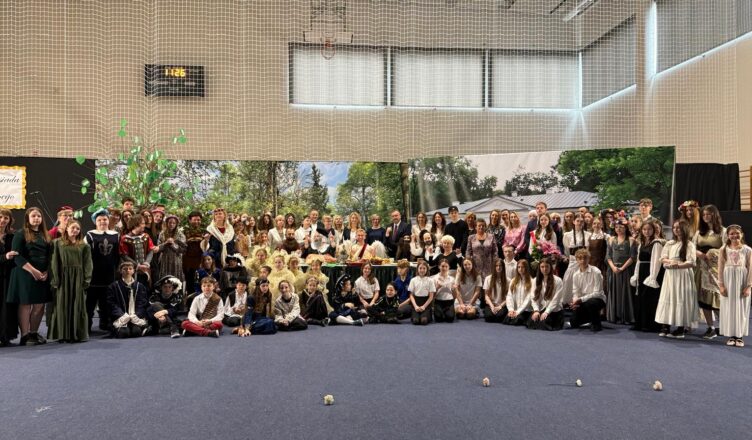 Ząbki - 45-lecie nadania Szkole Podstawowej Nr 2 imienia Jana Kochanowskiego