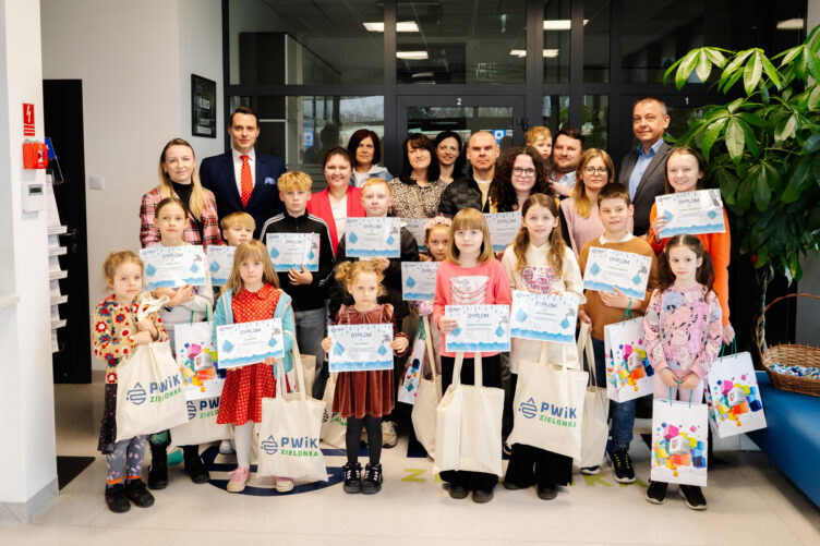 Zielonka - Laureaci konkursu promującego picie kranówki nagrodzeni