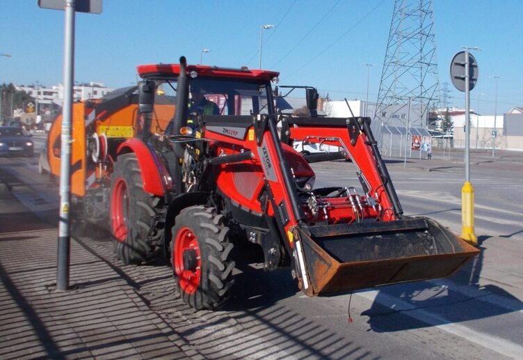 Ząbki - Rozpoczęło się sprzątanie po zimie.