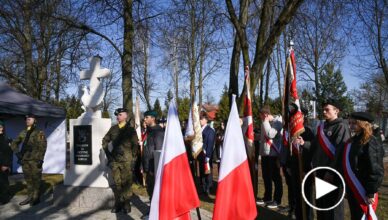 Kobyłka uczciła pamięć Żołnierzy Niezłomnych. Kwiaty i znicze w Narodowy Dzień Pamięci