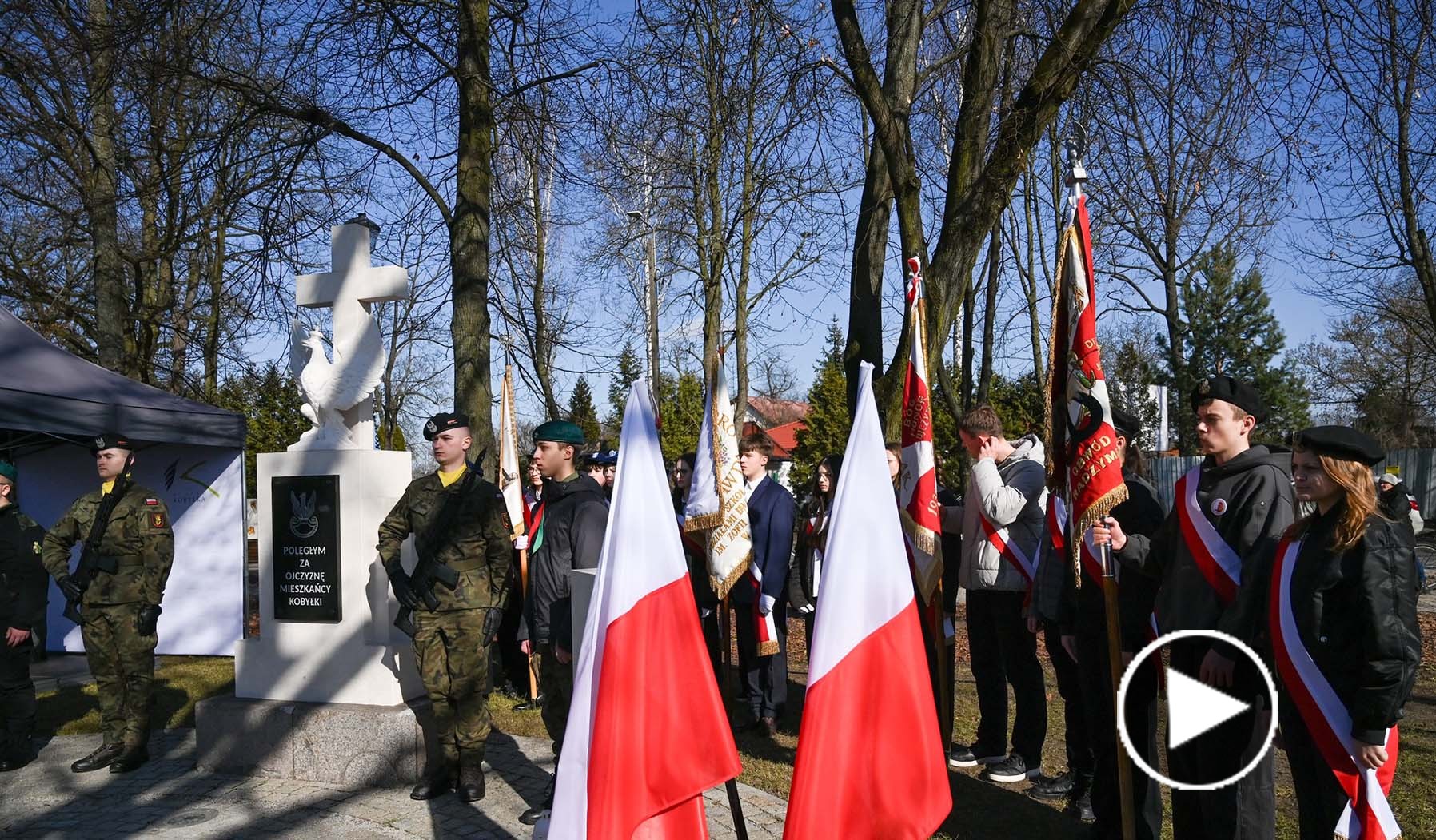 Kobyłka uczciła pamięć Żołnierzy Niezłomnych. Kwiaty i znicze w Narodowy Dzień Pamięci