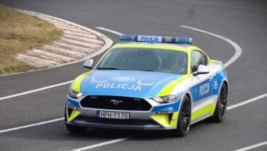 Ford Mustang oficjalnie w służbie Mazowieckiej Policji [wideo]