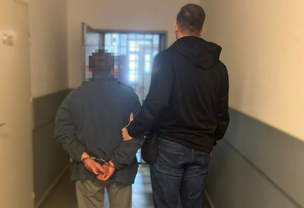 Zaatakował policjantów piłą spalinową. 52-latek tymczasowo aresztowany