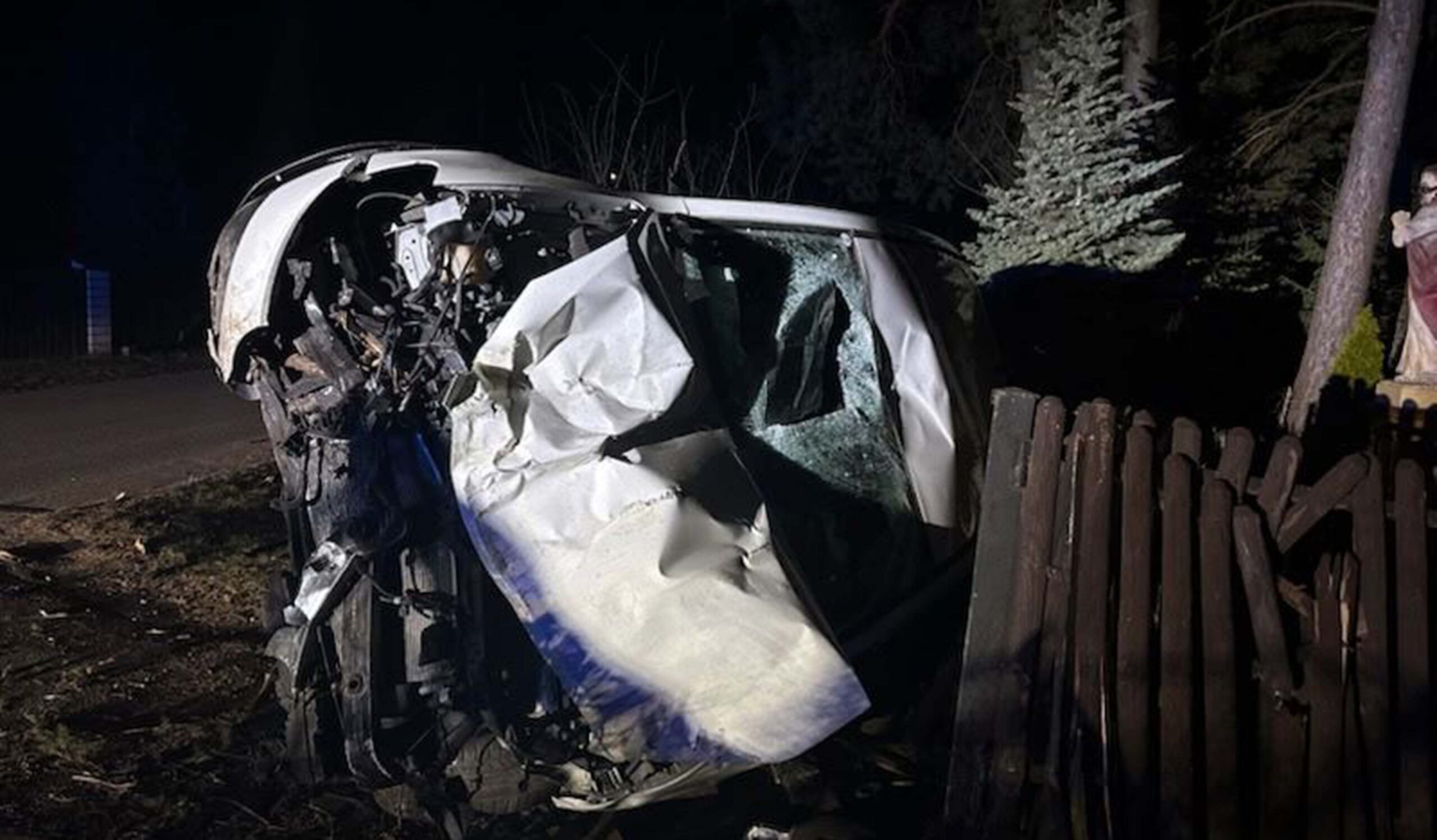 Pijany zatrzymał się na ogrodzeniu kapliczki