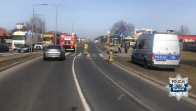 Motocyklista uderzył w osobówkę