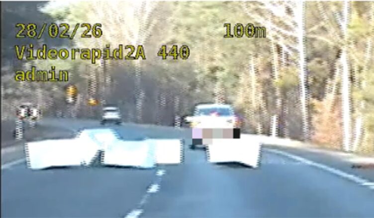 Ładunek spadł tuż przed radiowozem. Uchwyciła to kamera grupy SPEED