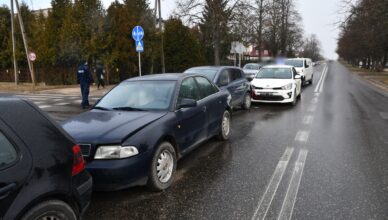 Dramatyczny efekt domina, czyli kolizja z udziałem 4 samochodów osobowych