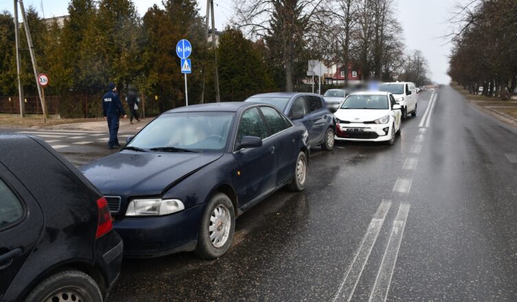 Dramatyczny efekt domina, czyli kolizja z udziałem 4 samochodów osobowych