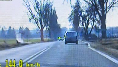 Nowe przepisy i pierwsze zatrzymane prawo jazdy za przekroczenie prędkości poza obszarem zabudowanym