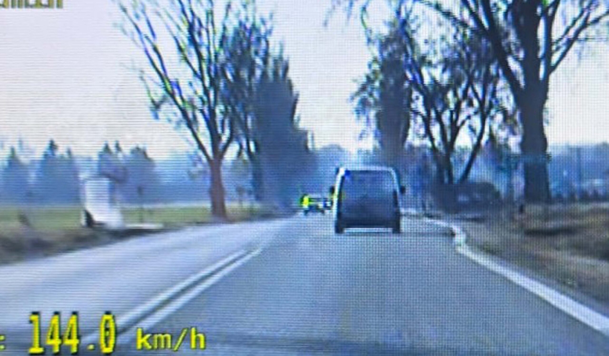 Nowe przepisy i pierwsze zatrzymane prawo jazdy za przekroczenie prędkości poza obszarem zabudowanym