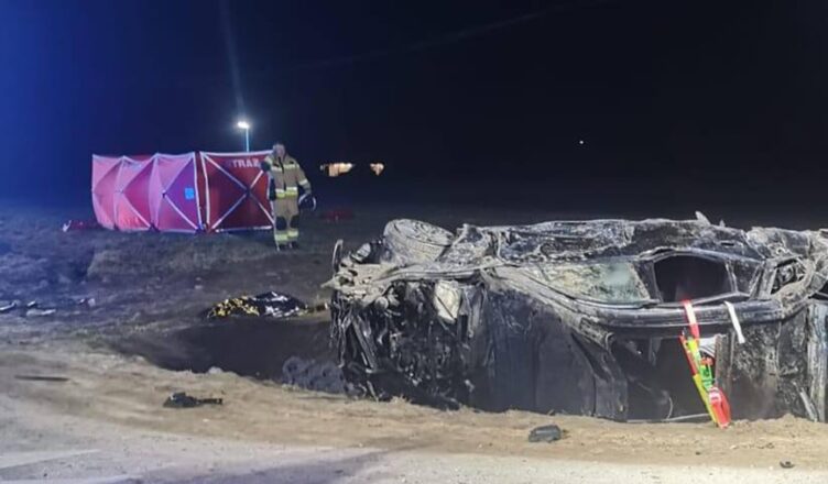 Tragiczny bilans poniedziałkowego wypadku drogowego z udziałem nastolatków.