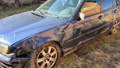 Telefon powiadomił o wypadku – pijany kierowca z sądowym zakazem zatrzymany