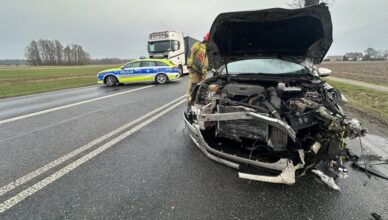 Zderzenie czołowe dwóch aut na DK50 – wyglądało poważnie, finał zaskakuje