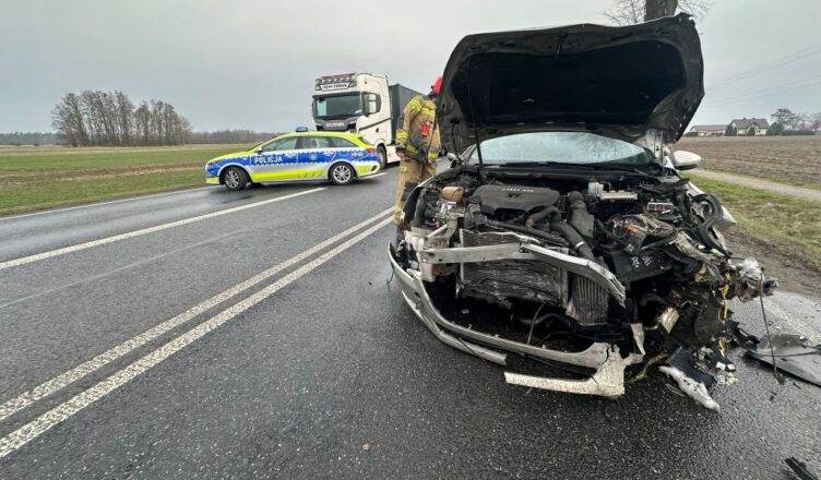 Zderzenie czołowe dwóch aut na DK50 – wyglądało poważnie, finał zaskakuje