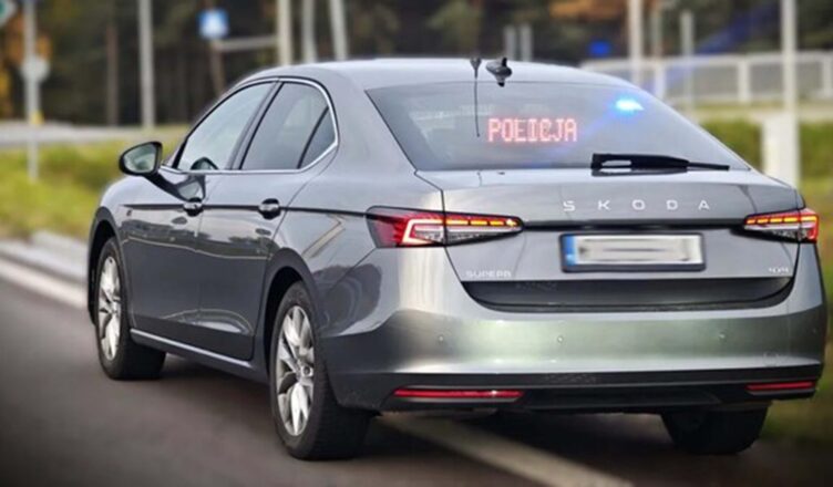 Nielegalny wyścig na S7. Dwóch kierowców odpowie za przestępstwo