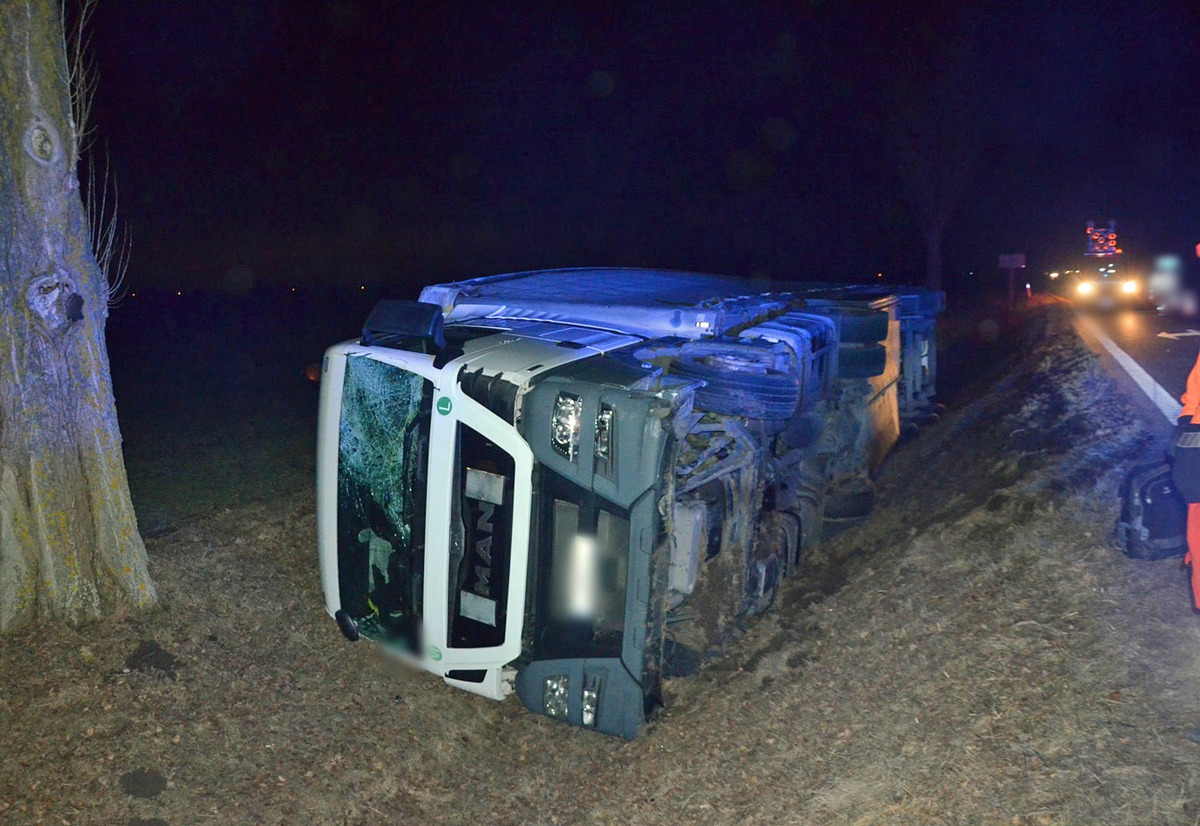 Pijany i z telefonem w ręku za kierownicą ciężarówki