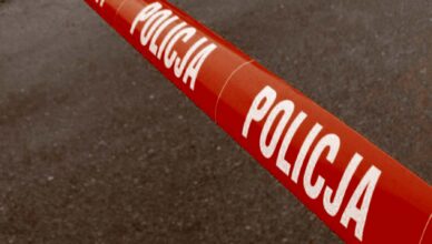 Rodzinna tragedia w Wołomin. Dwie osoby nie żyją, ranny 19-latek trafił do szpitala