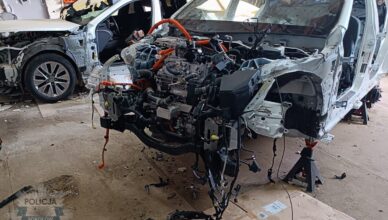 Kolejna złodziejska dziupla zlikwidowana. Samochody skradzione na terenie powiatu wołomińskiego znalezione na terenie gminy Sokołów Podlaski