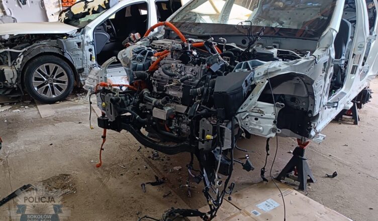 Kolejna złodziejska dziupla zlikwidowana. Samochody skradzione na terenie powiatu wołomińskiego znalezione na terenie gminy Sokołów Podlaski