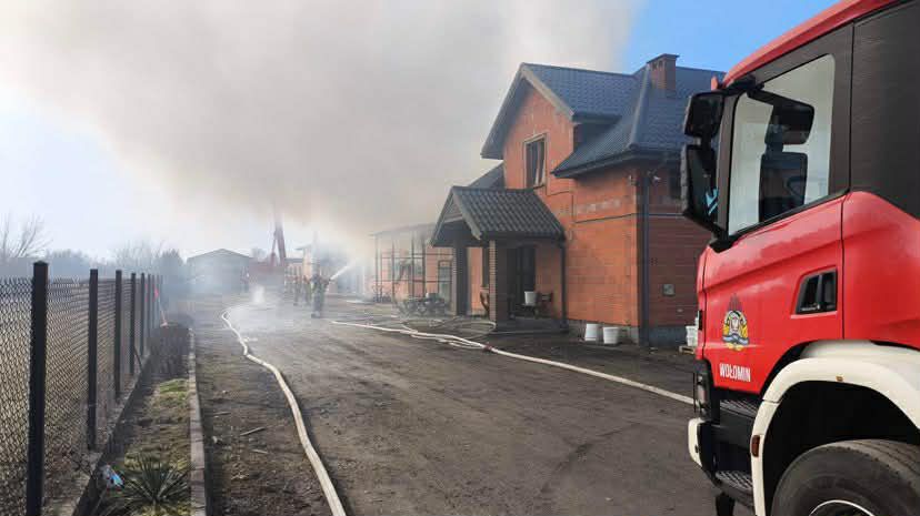Ogromny pożar, zakładu stolarskiego, w Nowych Lipinach, Nad miejscowością unosił, się gęsty słup, czarnego dymu.