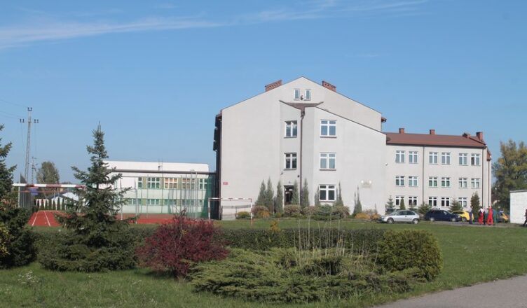 Ponad 7,5 mln zł dla szkoły w Tłuszczu