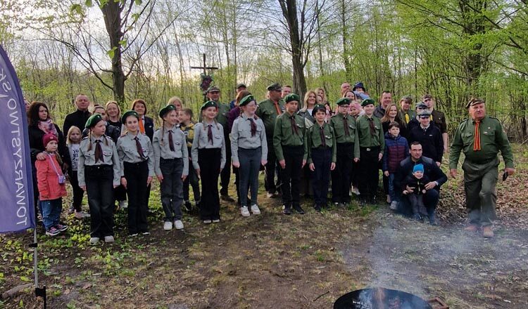 Tam, gdzie ogień i pamięć – Przyrzeczenie Harcerskie 45 Drużyny „Dąbrowa”