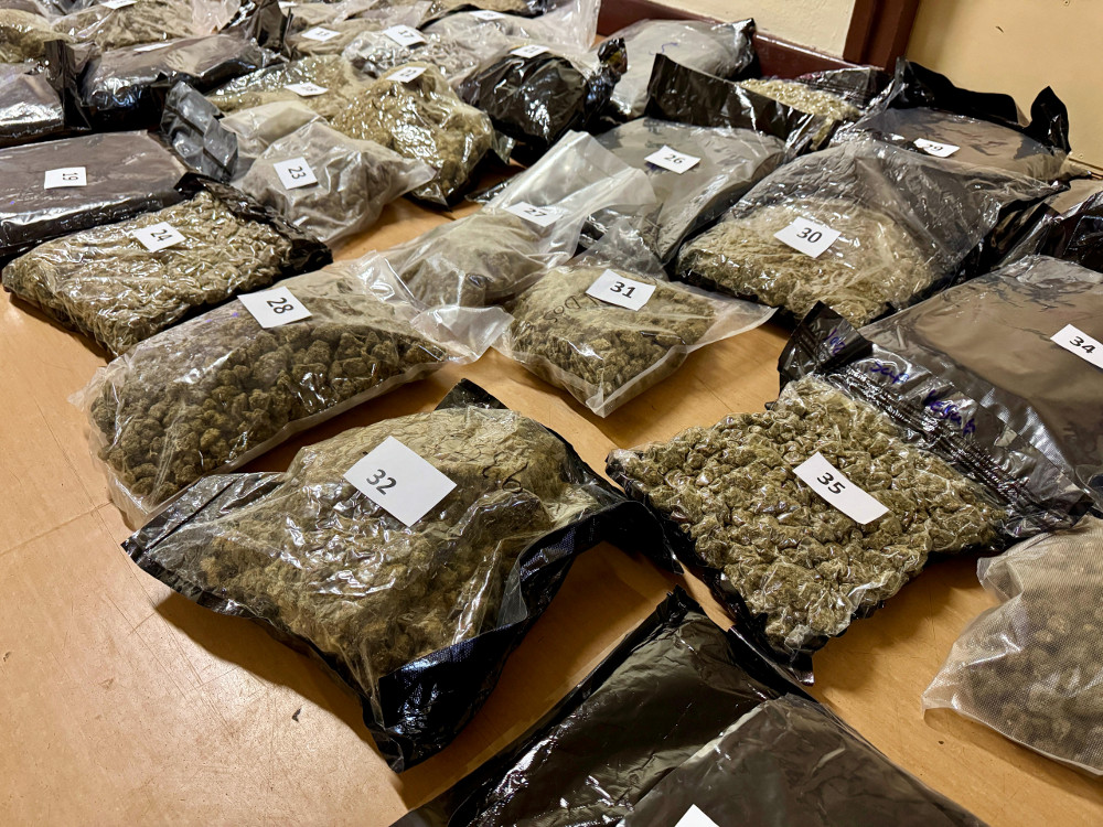 Lider pseudokibicowskiej „bojówki” zatrzymany z narkotykami wartymi 10 mln zł. Prawie 150 kg środków odurzających nie trafi na rynek.