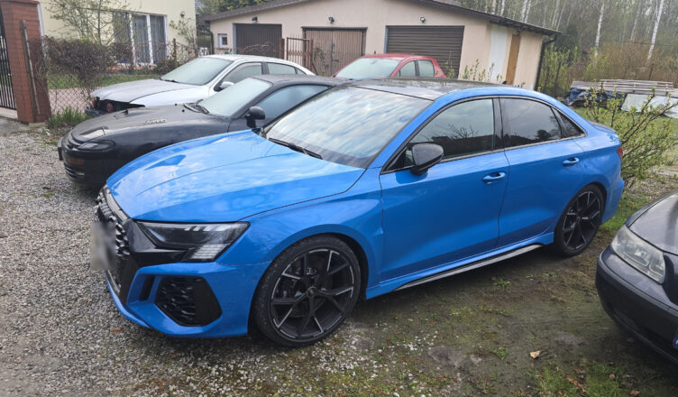 Luksusowe auta warte 830 tys. zł odzyskane. Policja namierzyła ukryte pojazdy.