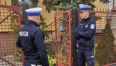 O krok od tragedii! Nieprzytomna seniorka i włączony gaz w mieszkaniu