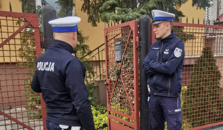 O krok od tragedii! Nieprzytomna seniorka i włączony gaz w mieszkaniu