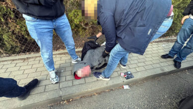 Policjanci zatrzymali oszusta na gorącym uczynku