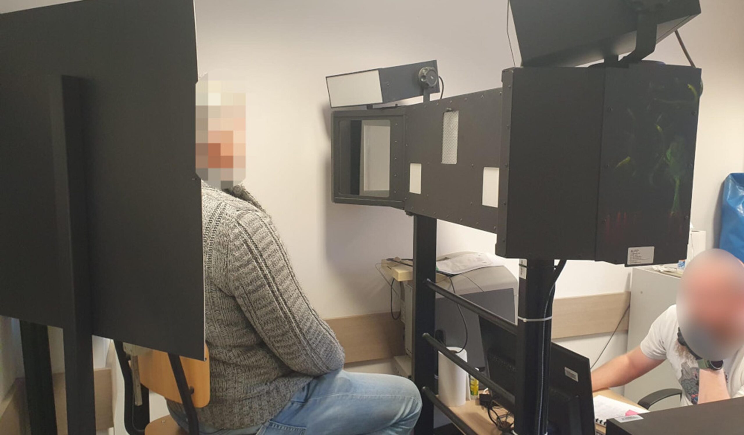 Złość za kierownicą skończyła się zarzutami! Kopnął auto po kłótni – grozi mu nawet 5 lat więzienia