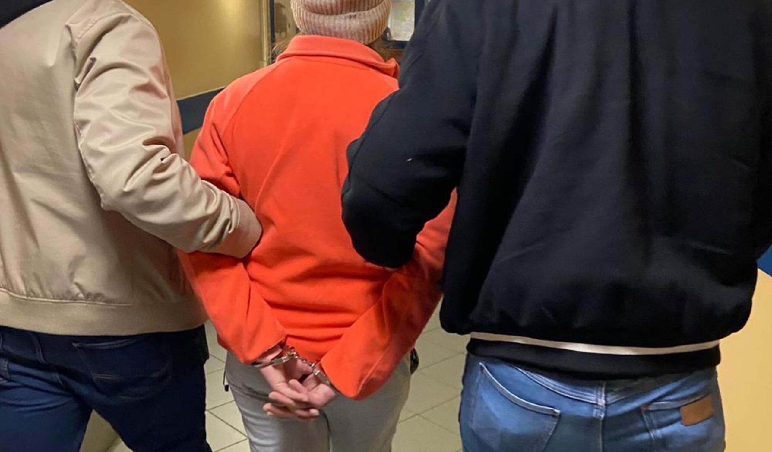 Odpowie za podpalenie włosów