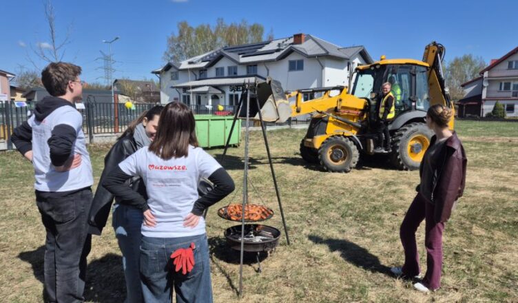 Wołomin - Sprzątanie Lipinek z Młodzieżową Radą Miasta!