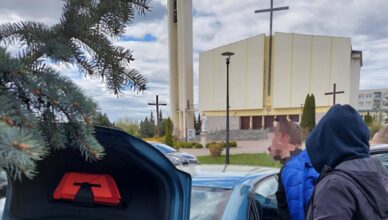 Zatrzymani na gorącym uczynku - okradali kościelne puszki