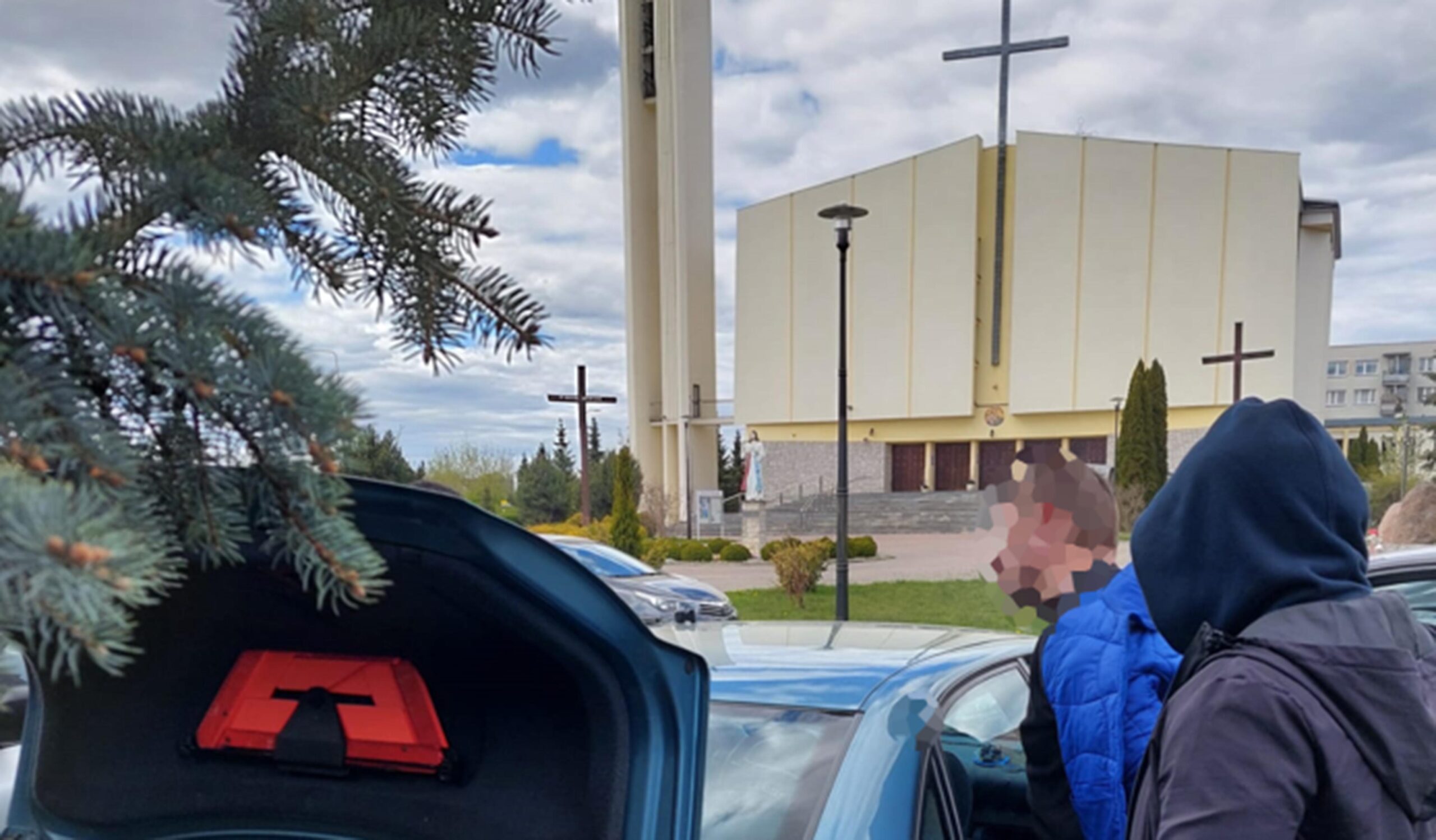 Zatrzymani na gorącym uczynku - okradali kościelne puszki