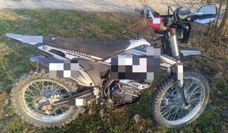 17 - latek na motocyklu wjechał w krzaki - trafił do szpitala