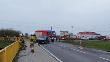 Nie ustąpił pierwszeństwa – doszło do poważnego wypadku i dachowania. Na pomoc wezwano LPR.