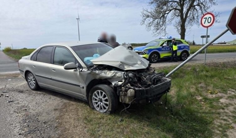Groźny wypadek na krajowej „57”. Zderzenie dwóch Volvo, są ranni